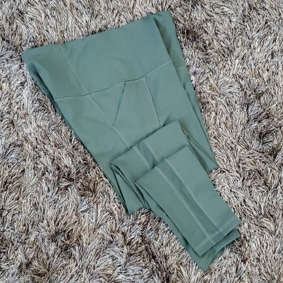 Victoria Sport Leggings - Picture 2 of 4